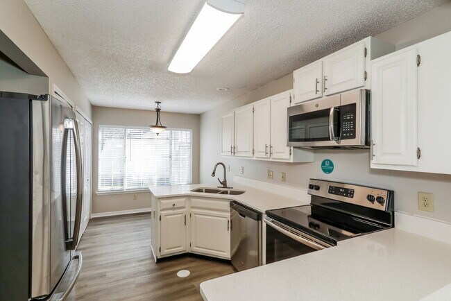 Photo - 8022 Loch Lomond Ln