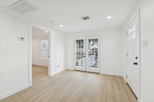 Photo - 711 E 32nd St Unit B