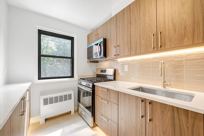 Photo - Hudson Terrace E14 Unit E14 - Renovated 2/Bdrm 1/Bath