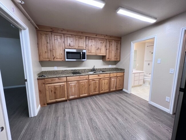 Photo - N201 One Bedroom Apartment UTILITIES INCLUDED - Gemstone Properties