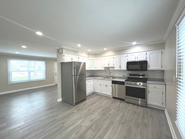 Photo - 206 Raupp Blvd