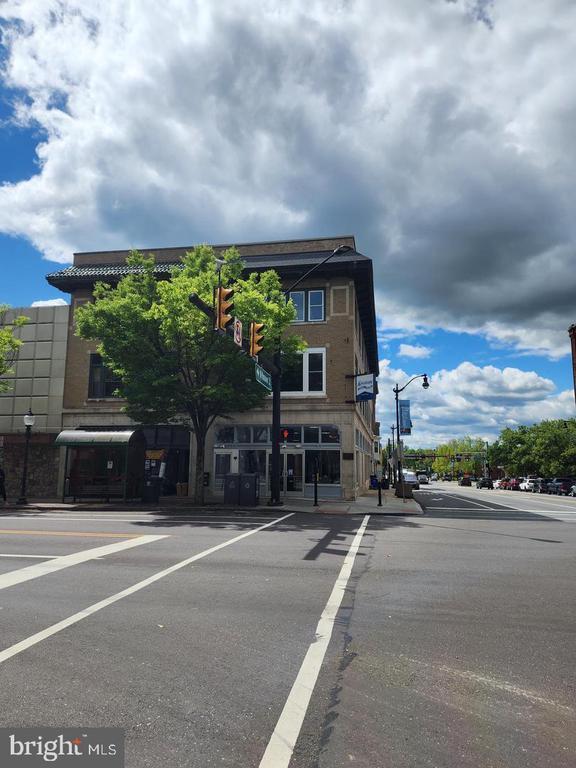 200 E High St Unit 3A