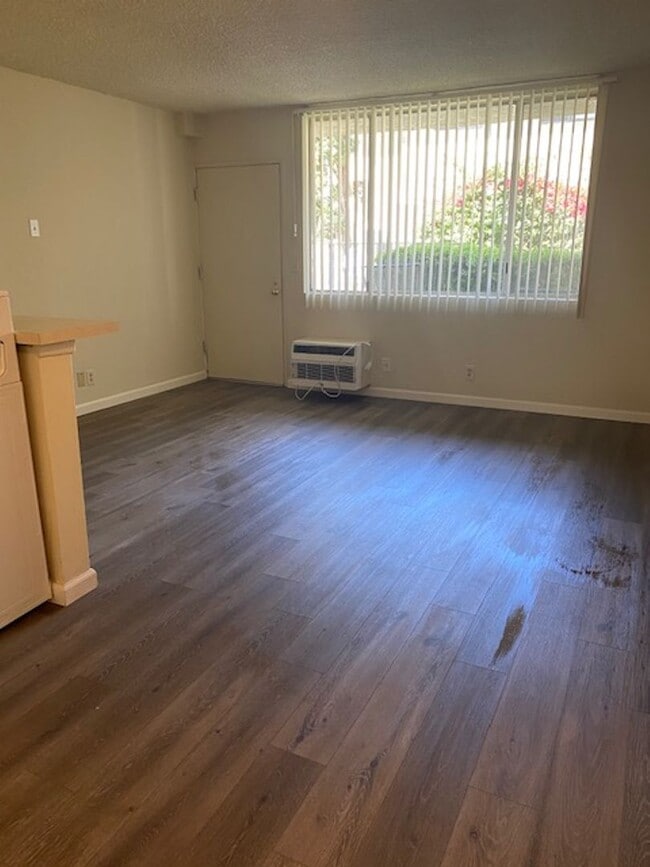 Photo - Beautiful One Bedroom Unit 5