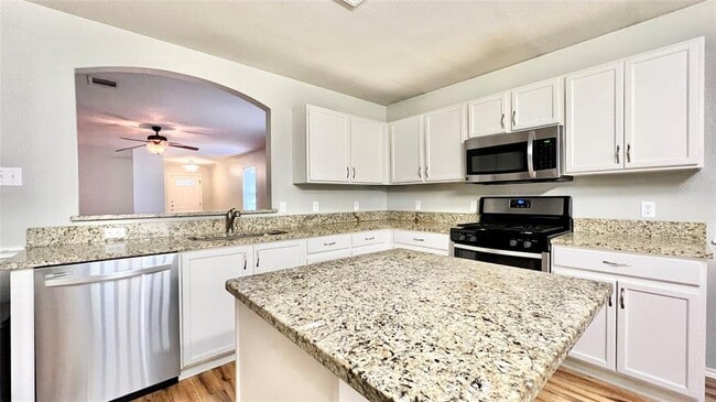 Building Photo - 1708 Carriage Hills Trail