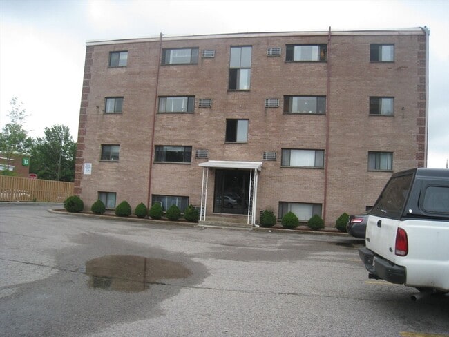 Building Photo - 763 Main St Unit 46