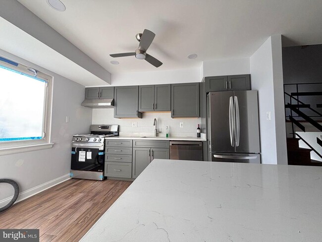 Photo - 2712 Finch St