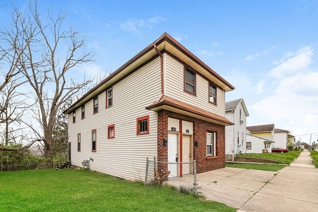 Photo - 1530 1/2 W High Street