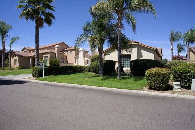 Building Photo - 8800 Laguna Dr