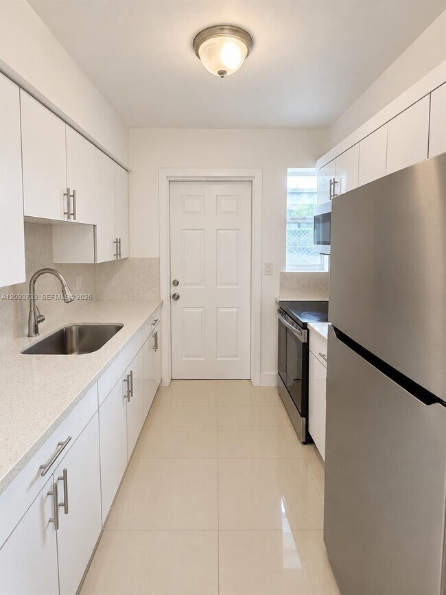 8215 Crespi Blvd Unit 2