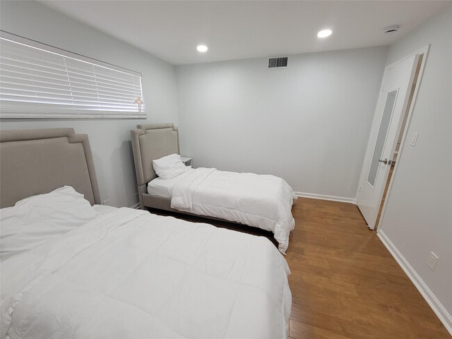 Photo - 9411 N Hollybrook Lake Dr Unit 209