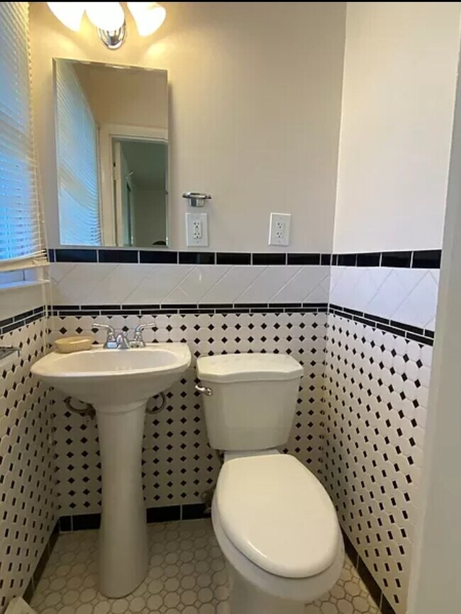 Photo - 4450 Longview Dr