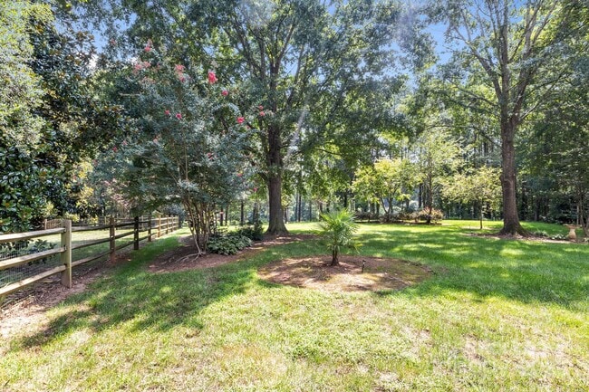 Photo - 12428 Willingdon Rd