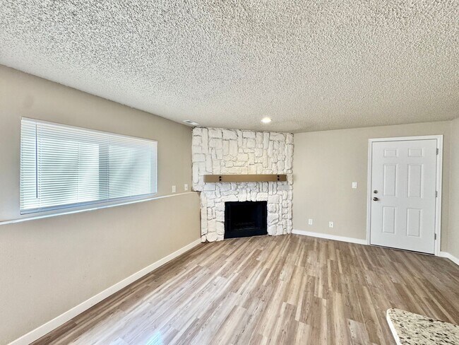 Photo - 351 Gahart Dr Unit D