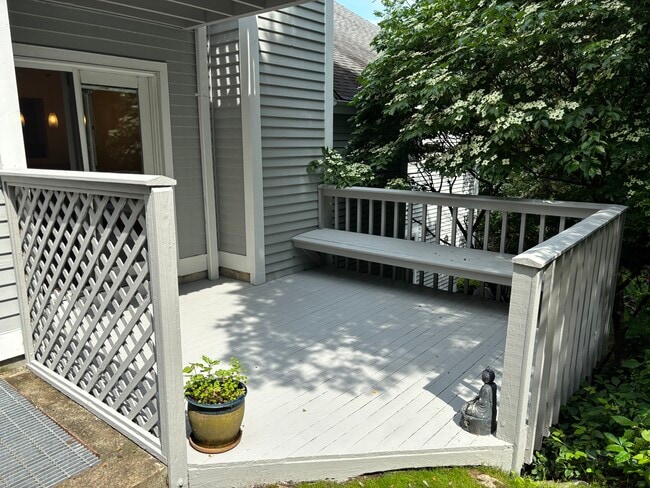 Patio - 351 Pemberwick Rd Unit 916
