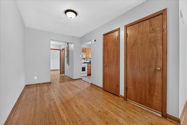 Photo - 5907-5909-5909 Jamieson Ave Unidad Jamieson 5907