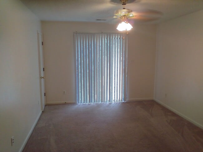 Photo - 2 Bedroom, 1 Bath Downstairs Unit ** Call us about our Move in Special**