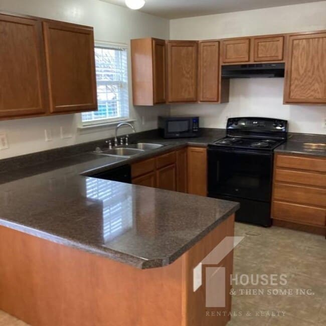 Photo - 18 Whitethorn Ln