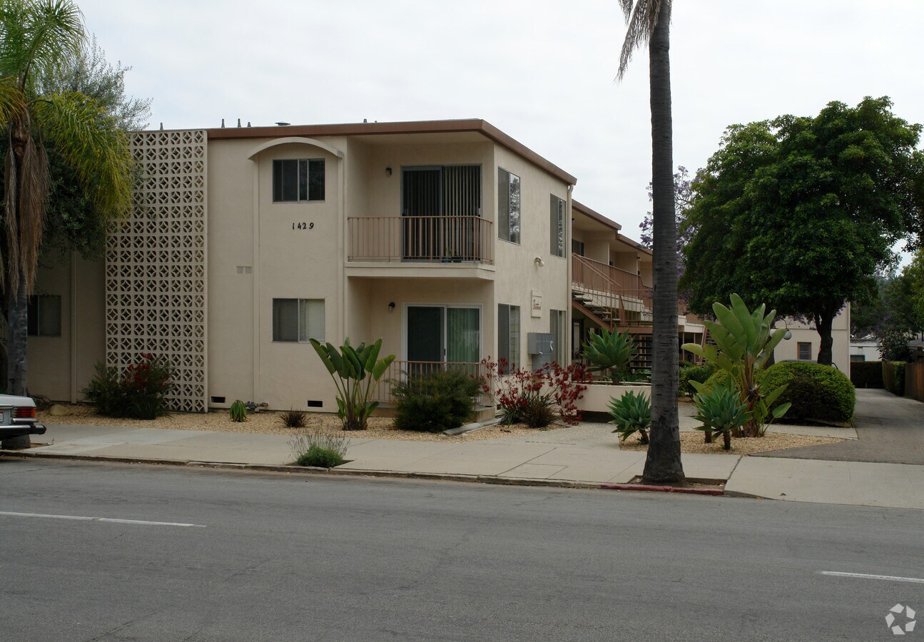 Brentwood - Brentwood Apartments