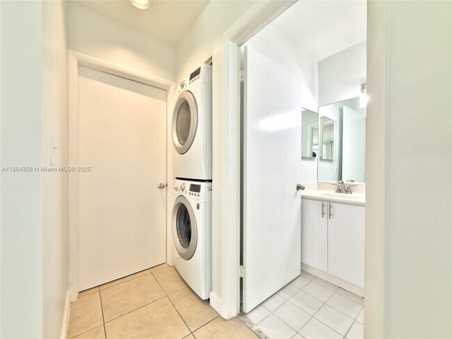 Photo - 3300 NE 192 St Unidad 118