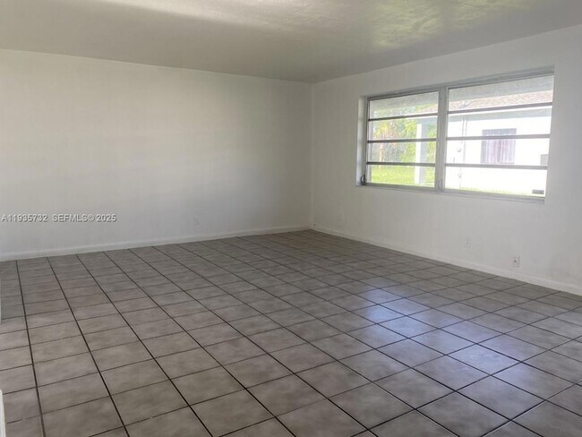 Photo - 5904 SW 27th St Unidad S