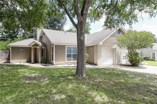 Photo - 1302 Danbury Sq