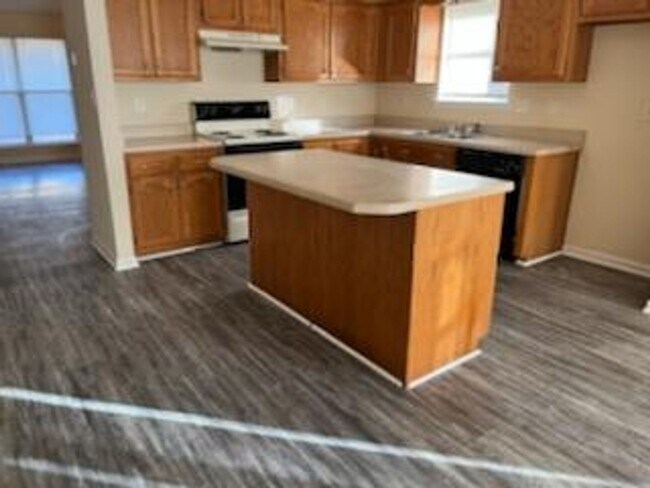 Available now!! MOVE IN SPECIAL $500 OFF O... - Available now!! MOVE IN SPECIAL $500 OFF O...