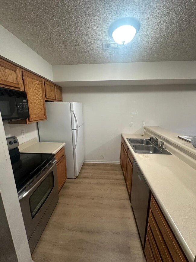Photo - 1604-1606-1606 Radcliffe Dr Unit 1606