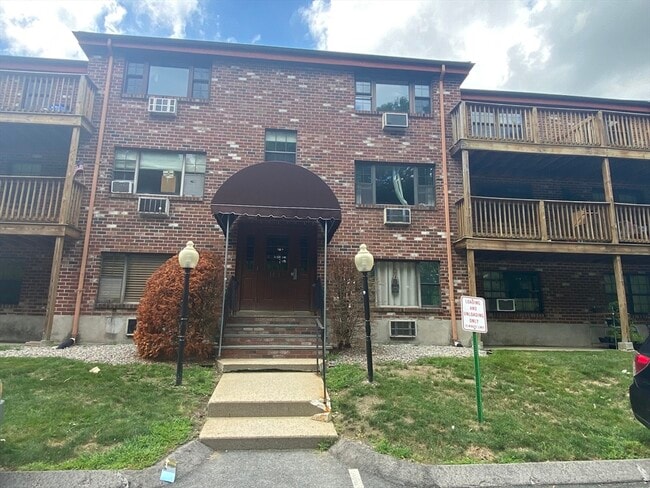 Building Photo - 14 Mayberry Dr Unit 10 C