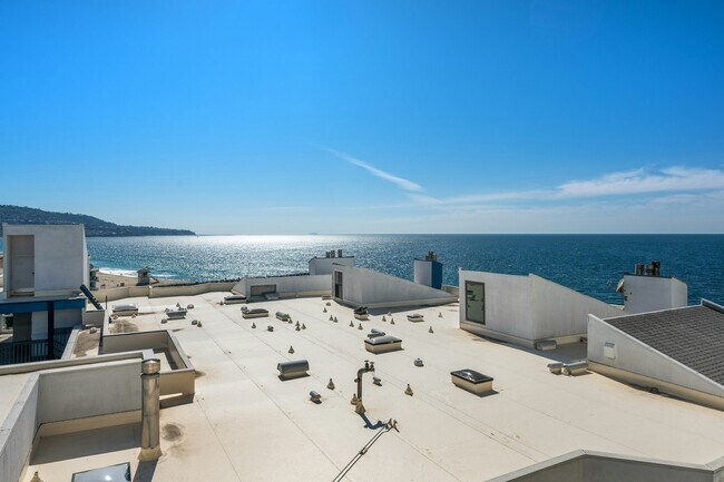 Photo - 565 Esplanade Unit 412