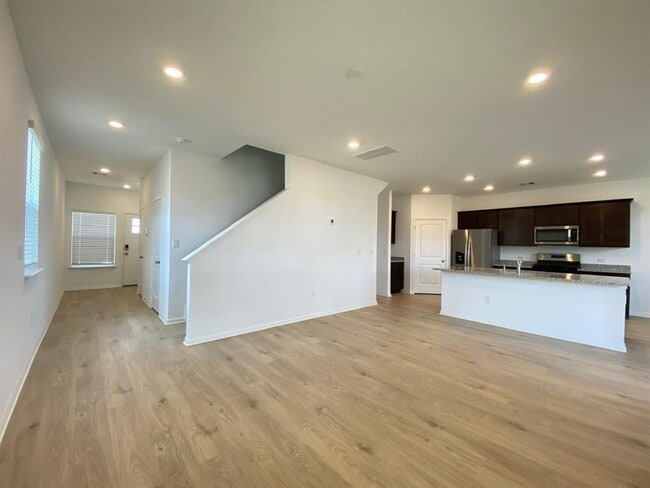 Photo - 404 Baum Dr