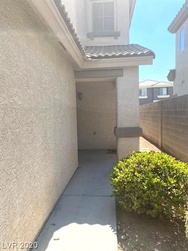 Photo - Gorgeous SW Las Vegas 3 beds, 2.5 baths. L...