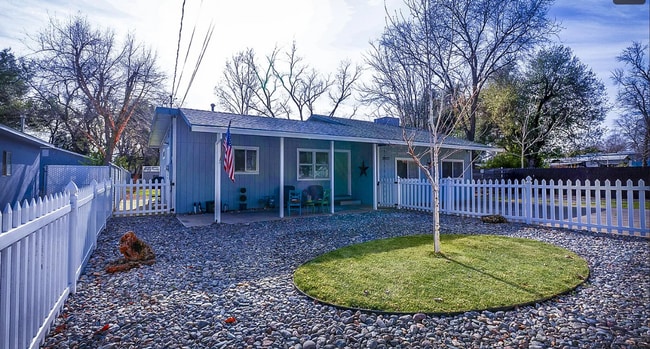 Building Photo - 3 BED 1 BATH COUNTRY SETTING HOME WITH BONUS ROOM