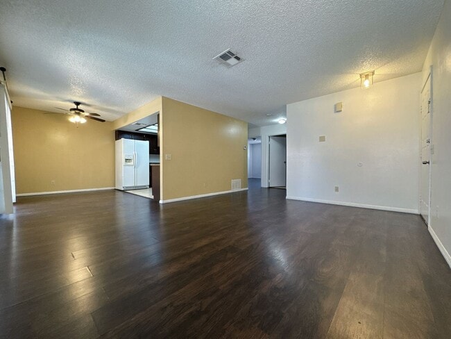 Photo - 2 Bed 2.5 Bath Single House near Rainbow/Tropicana