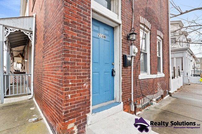 216 N King St