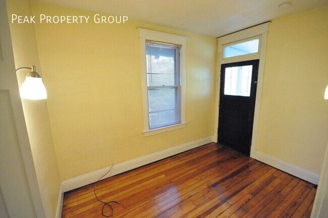 Photo - 2074-2078 Summit Street-2078 Summit Street... Unit 2078 Summit Street- 4 bedroom