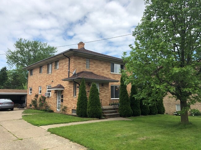 Building Photo - 3442 Warren Rd