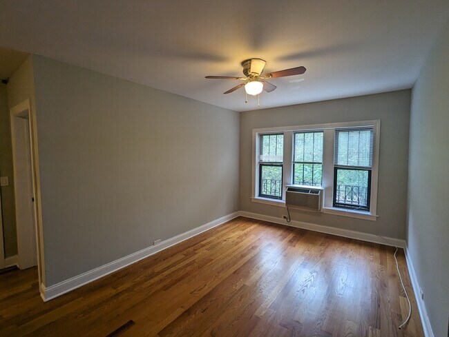Building Photo - 835 W Wolfram St Rental