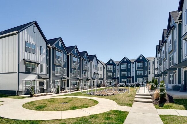 Building Photo - 700 N Dupont Ave