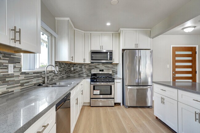 Photo - 2040 S Sherbourne Dr Unit 6