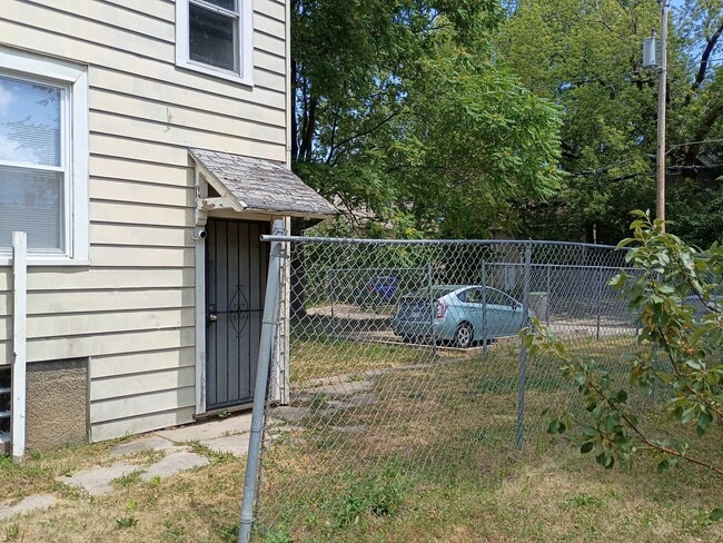 Photo - 2330 N 45th St Unit Upper