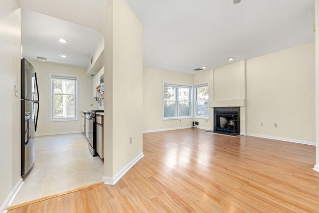 Building Photo - 29 Hammond Pl Unit 29