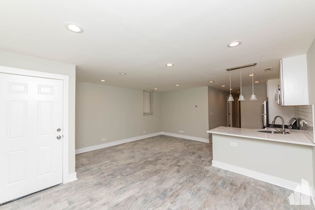 Photo - 2437 N Ashland Ave Unit GDN