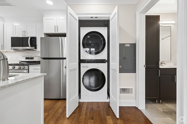 Interior Photo - Cambridge Manor