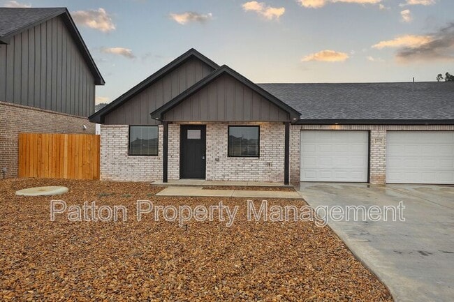 Building Photo - 14411 Periwinkle Dr Unit 3