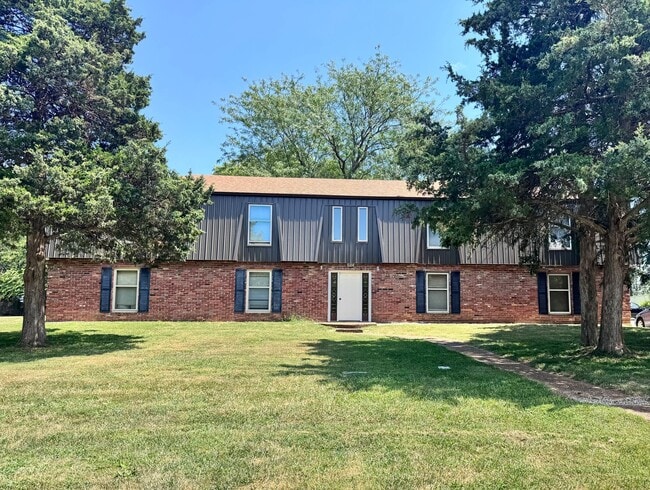 Building Photo - 1613 Chaddsford Dr Unit D Rental