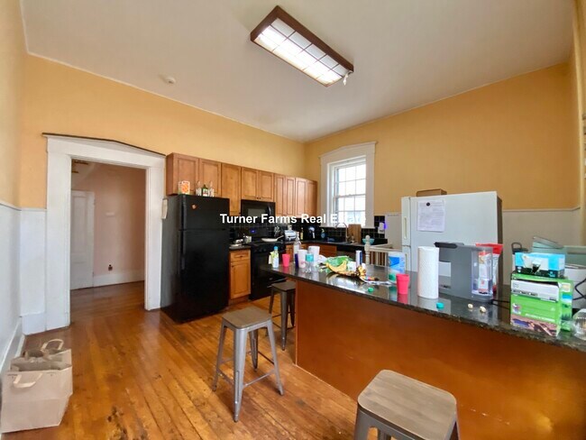 Photo - 139 Hillside St Unit A