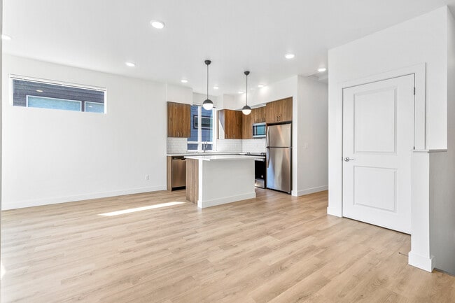 Building Photo - Westland Townhomes