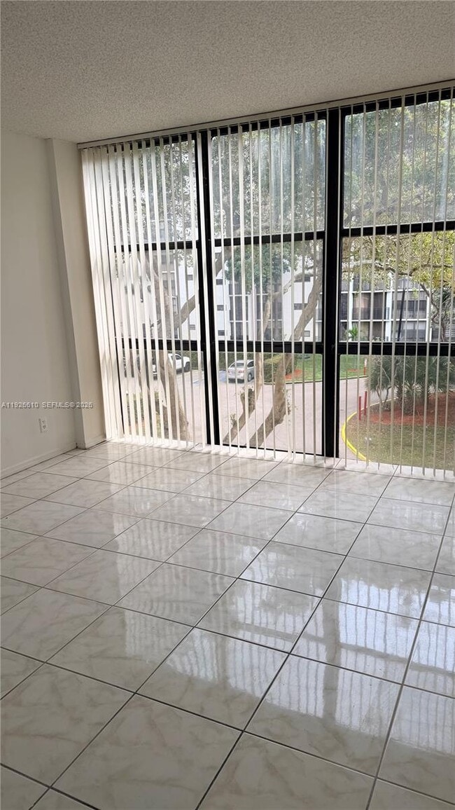 Building Photo - 17021 N Bay Rd Unit 326