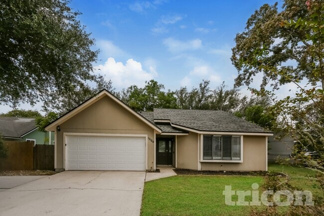 Building Photo - 12124 Roundham Ln N