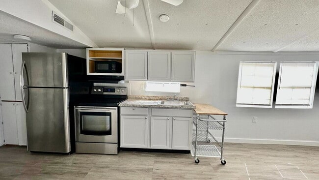 Photo - 23 Fairview Dr N